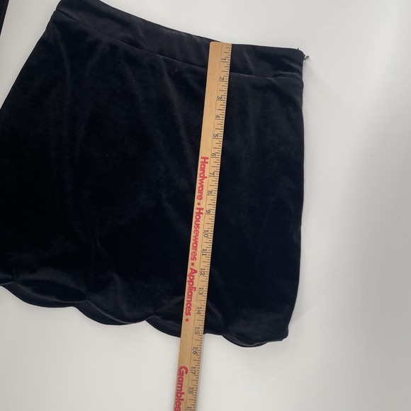 Altar'd State Skirt Womens Small Black Velvet Scalloped Hem Mini Cocktail - Picture 4 of 8
